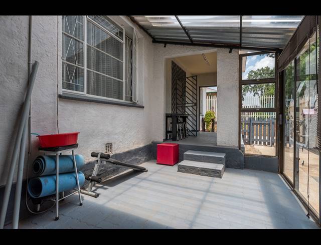 3 BEDROOM FREEHOLD FOR SALE IN REGENTS PARK